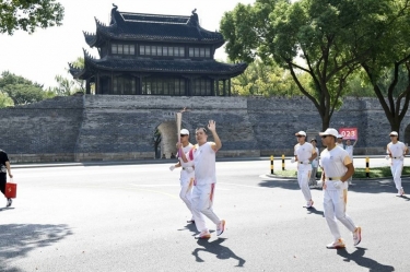 笑臉與熱情刷屏！這名火炬手是景興人！